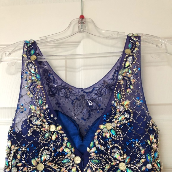 Dress - Picture 5 of 7